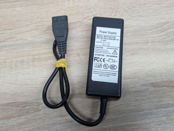 Блок живлення 5V (2A) та 12V (2A) mini-DIN 4-pin Б/В