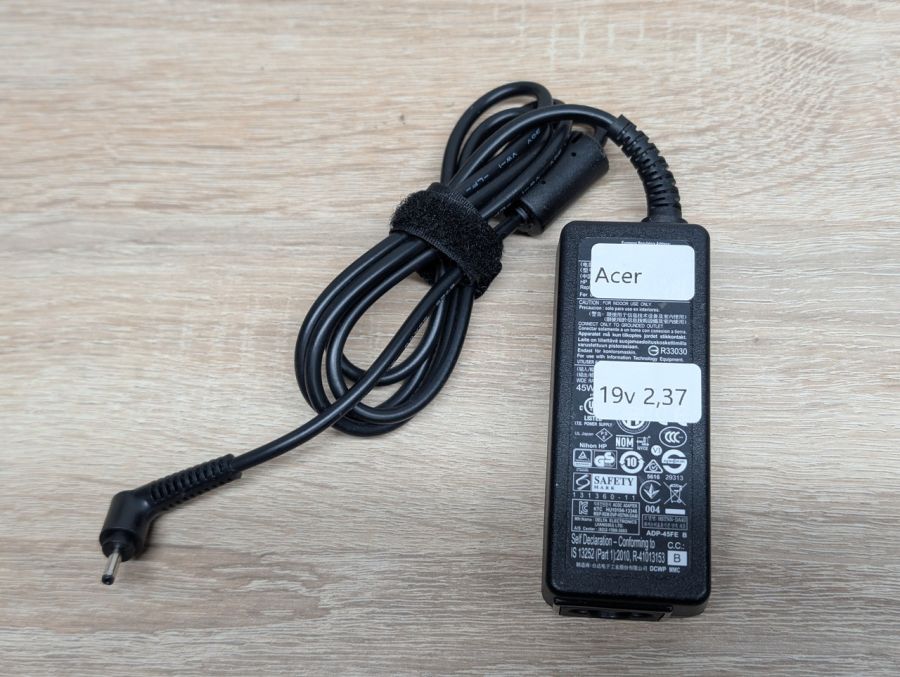Блок живлення Acer 45W 19V 2.37A 3.0 x 1.1мм Б/В [ProductHub SKU ADP-45FE B]