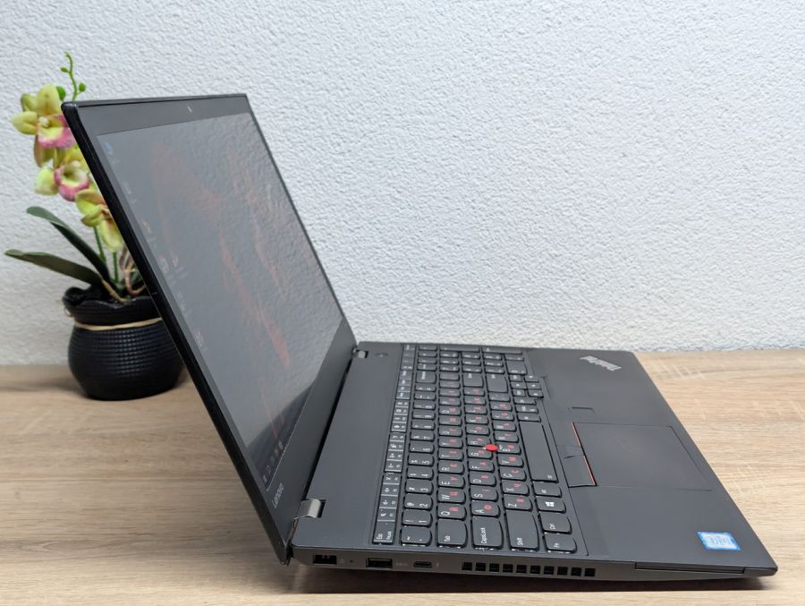 Ноутбук Б/В Lenovo ThinkPad T570, Intel Core i5-7300U, DDR4 8GB, SSD 128GB, 15.6" Full HD