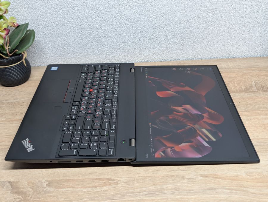 Ноутбук Б/В Lenovo ThinkPad T570, Intel Core i5-7300U, DDR4 8GB, SSD 128GB, 15.6" Full HD