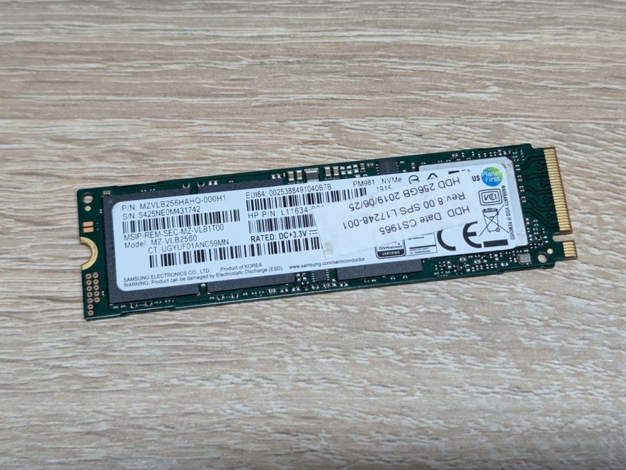 SSD Samsung PM981 256GB NVMe M.2 2280 Життя 99% Б/В