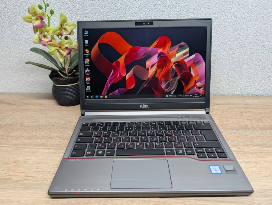 Ноутбук Б/В Fujitsu E736, Intel Core i5-6300U, DDR4 8GB, SSD 128GB, 13" Full HD