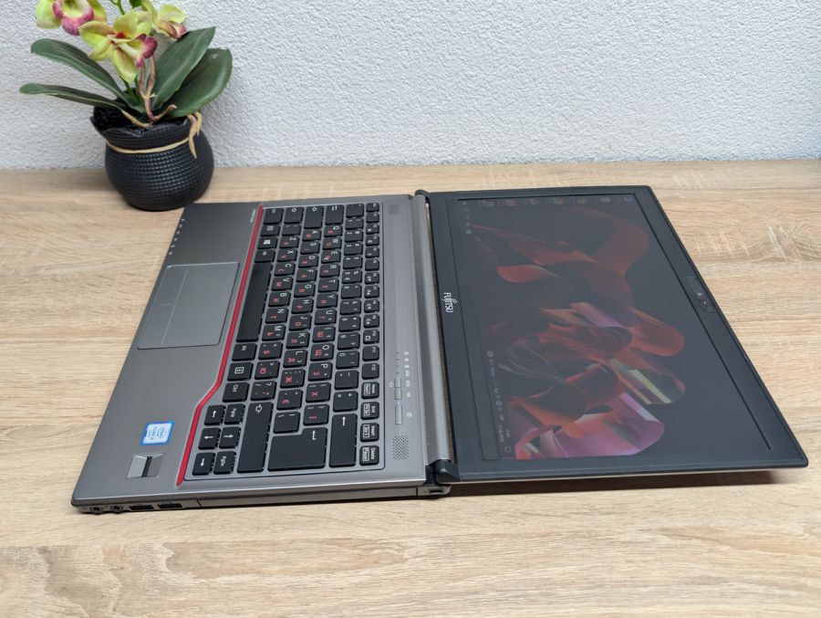 Ноутбук Б/В Fujitsu E736, Intel Core i5-6300U, DDR4 8GB, SSD 128GB, 13" Full HD