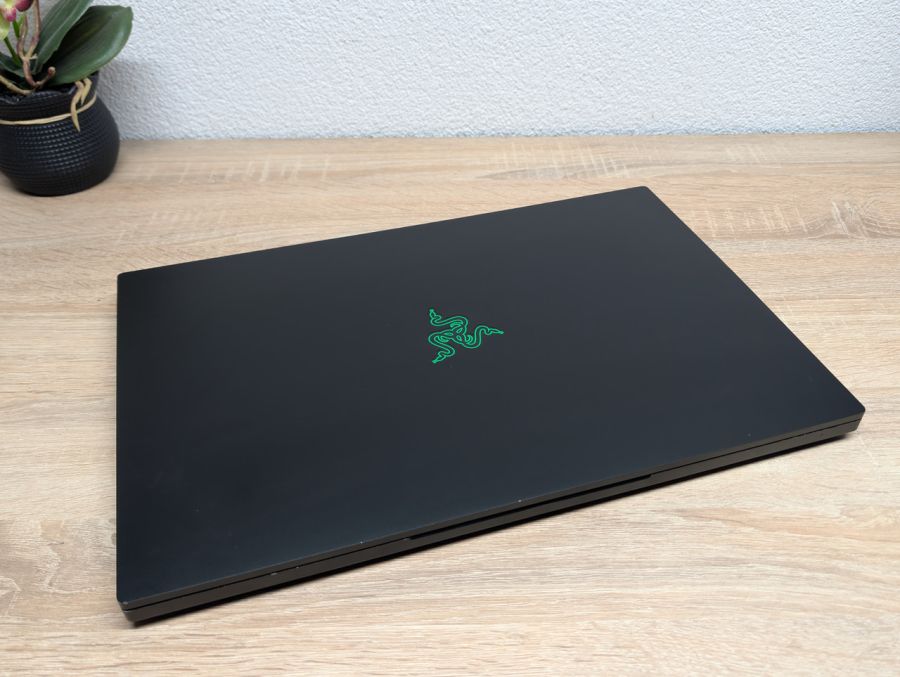 Ноутбук Б/В Razer Blade RZ09-0406, Intel Core i7-11800H, DDR4 16GB, SSD 1TB, NVIDIA GeForce RTX 3060 6GB, 17" Full HD