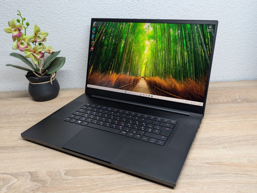 Ноутбук Б/В Razer Blade RZ09-0406, Intel Core i7-11800H, DDR4 16GB, SSD 1TB, NVIDIA GeForce RTX 3060 6GB, 17" Full HD