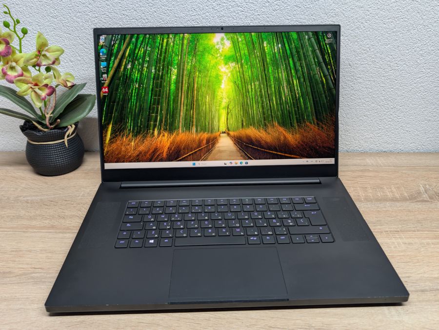 Ноутбук Б/В Razer Blade RZ09-0406, Intel Core i7-11800H, DDR4 16GB, SSD 1TB, NVIDIA GeForce RTX 3060 6GB, 17" Full HD
