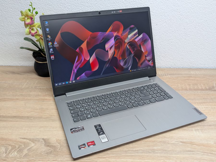 Ноутбук Б/В Lenovo IdeaPad 3 17ADA05, AMD Ryzen 5 Mobile 3500U, DDR4 8GB, SSD 256GB, 17"