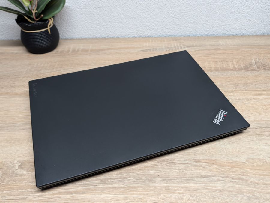 Ноутбук Б/В Lenovo ThinkPad T570, Intel Core i5-7300U, DDR4 8GB, SSD 240GB, 15.6" Full HD [ProductHub SKU L677]