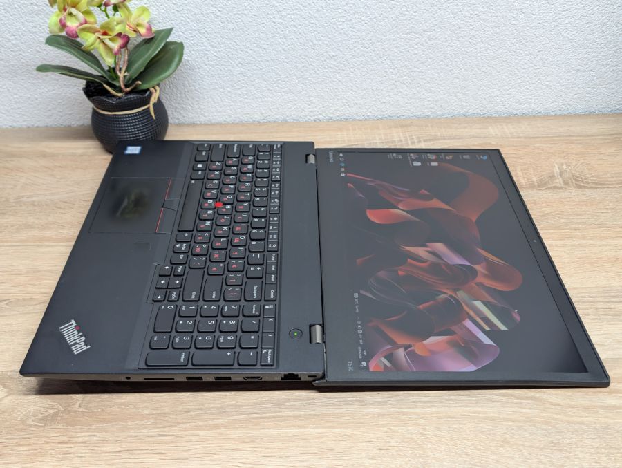 Ноутбук Б/В Lenovo ThinkPad T570, Intel Core i5-7300U, DDR4 8GB, SSD 240GB, 15.6" Full HD [ProductHub SKU L677]