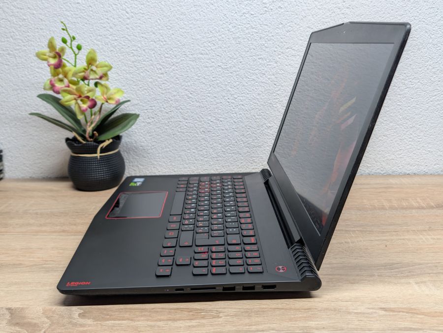 Ноутбук Б/В Lenovo Legion Y520-15IKBN, Intel Core i7-7700HQ, DDR4 16GB, SSD 256GB + HDD 500GB, NVIDIA GeForce GTX 1050 2GB, 15.6" Full HD