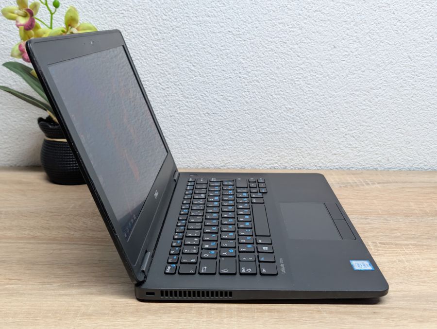 Ноутбук Б/В Dell Latitude E7270, Intel Core i5-6300U, DDR4 8GB, SSD 256GB, 12" HD [ProductHub SKU Dell642]