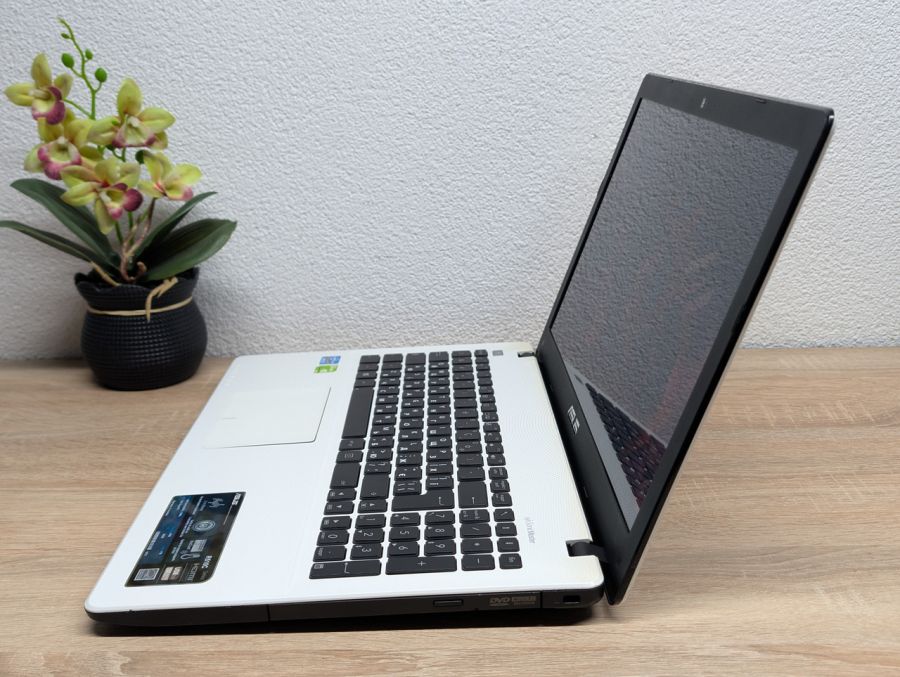 Ноутбук Б/В Asus R510C, Intel Core i3-3337U, DDR3 8GB, SSD 256GB, NVIDIA GeForce GT 720M 2GB, 15.6"