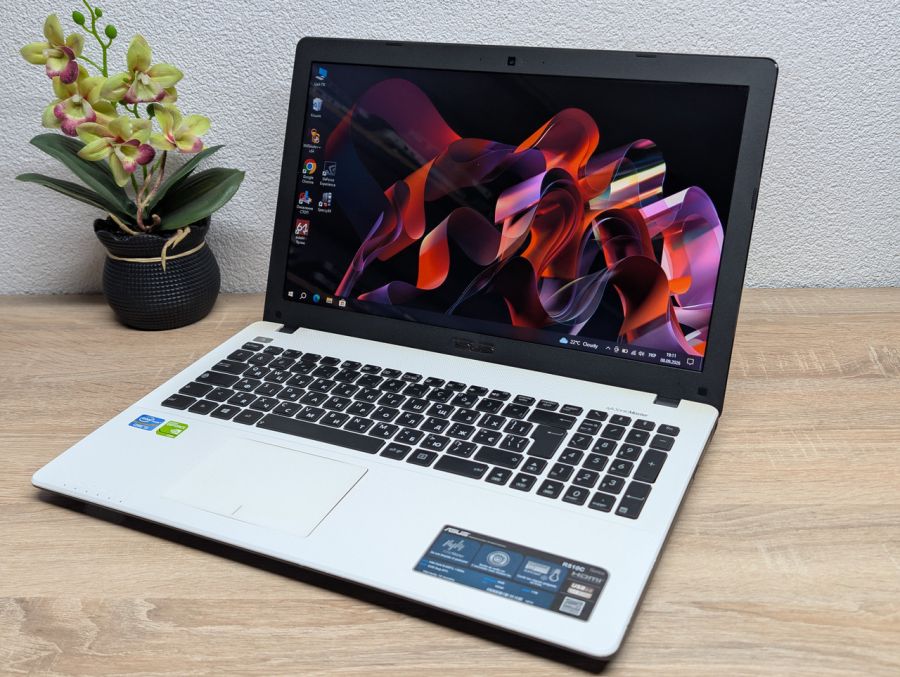 Ноутбук Б/В Asus R510C, Intel Core i3-3337U, DDR3 8GB, SSD 256GB, NVIDIA GeForce GT 720M 2GB, 15.6"