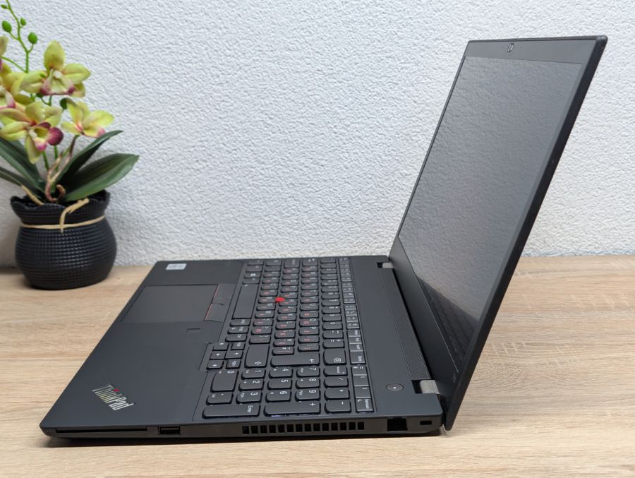 Ноутбук Б/В Lenovo ThinkPad T15, Intel Core i7-10510U, DDR4 32GB, SSD 512GB, NVIDIA GeForce MX330 2GB, 15.6" Full HD