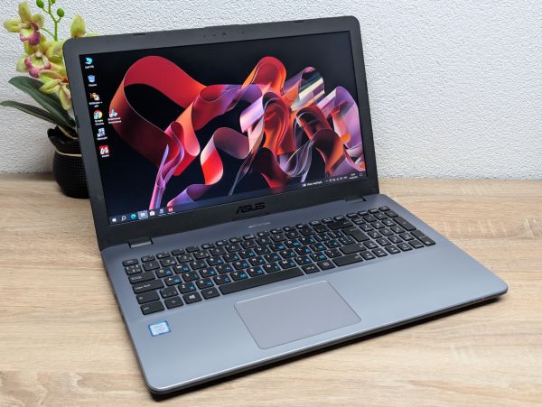Ноутбук Б/В Asus VivoBook X542U, Intel Core i5-8250U, DDR4 8GB, SSD 256GB + HDD 500GB, 15.6" Full HD