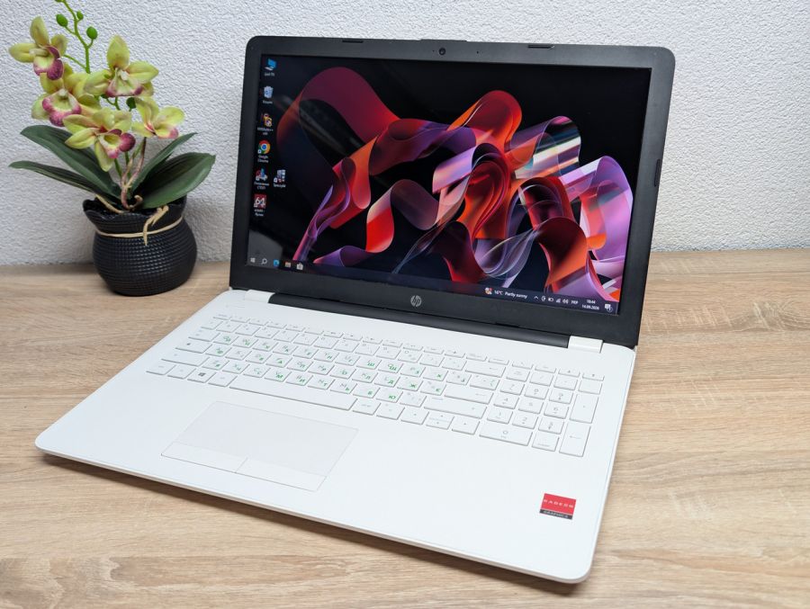 Ноутбук Б/В HP Laptop 15, AMD A9-9420, DDR4 8GB, SSD 128GB + HDD 320GB, AMD Radeon 520 2GB, 15.6" [ProductHub SKU HP914]