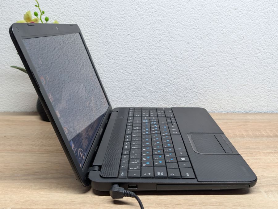 Ноутбук Б/В Toshiba Satellite C855, Intel Core i3-2370M, DDR3 8GB, SSD 120GB, 15.6" HD
