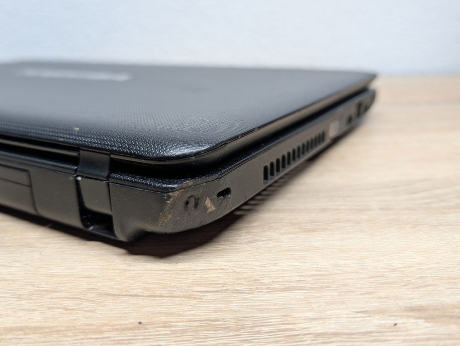 Ноутбук Б/В Toshiba Satellite C650D Діагональ, DDR3 8GB, SSD 120GB, AMD Radeon HD 4200, 15.6" HD