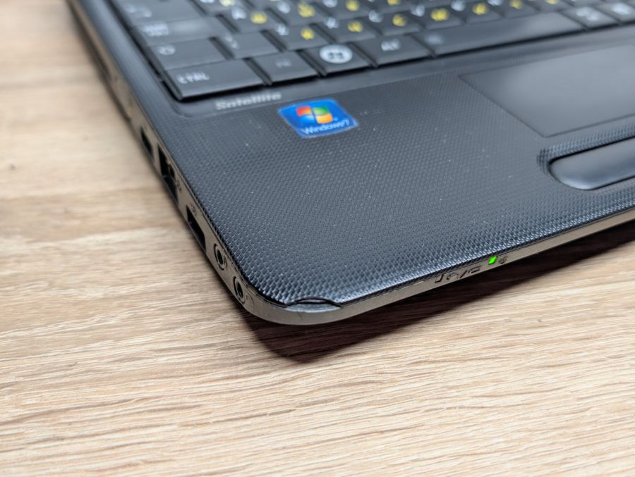 Ноутбук Б/В Toshiba Satellite C650D Діагональ, DDR3 8GB, SSD 120GB, AMD Radeon HD 4200, 15.6" HD