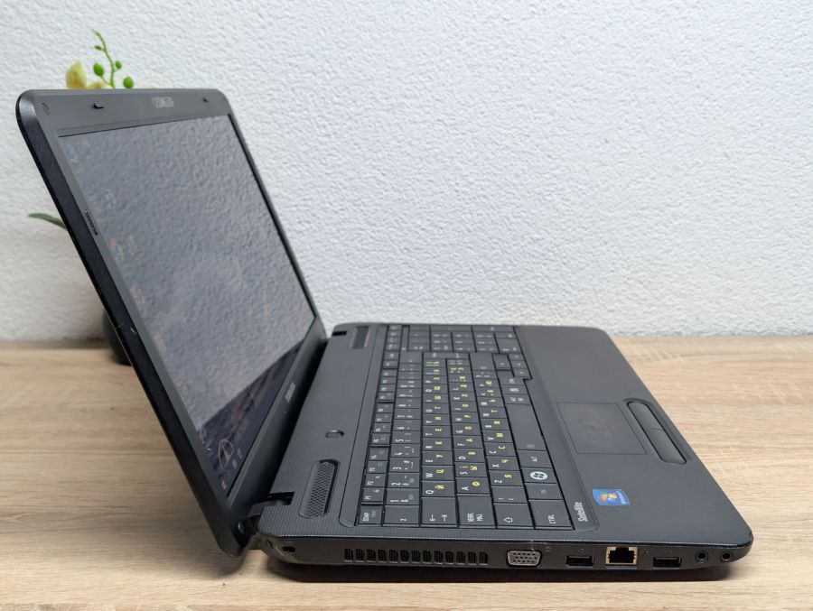Ноутбук Б/В Toshiba Satellite C650D Діагональ, DDR3 8GB, SSD 120GB, AMD Radeon HD 4200, 15.6" HD