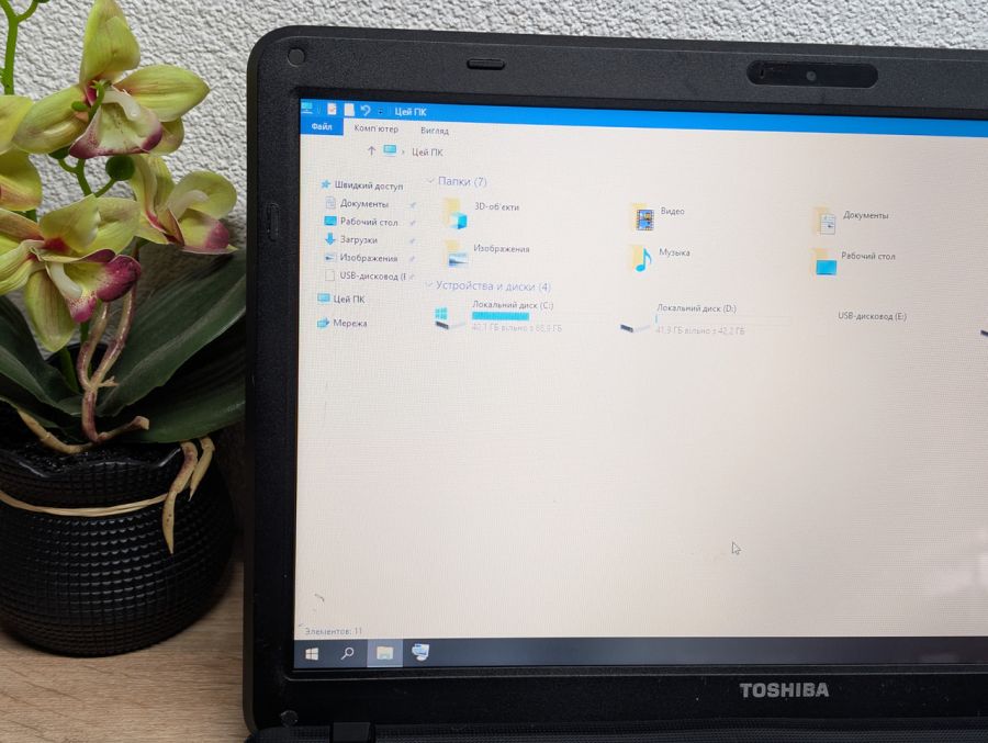 Ноутбук Б/В Toshiba Satellite C650D Діагональ, DDR3 8GB, SSD 120GB, AMD Radeon HD 4200, 15.6" HD