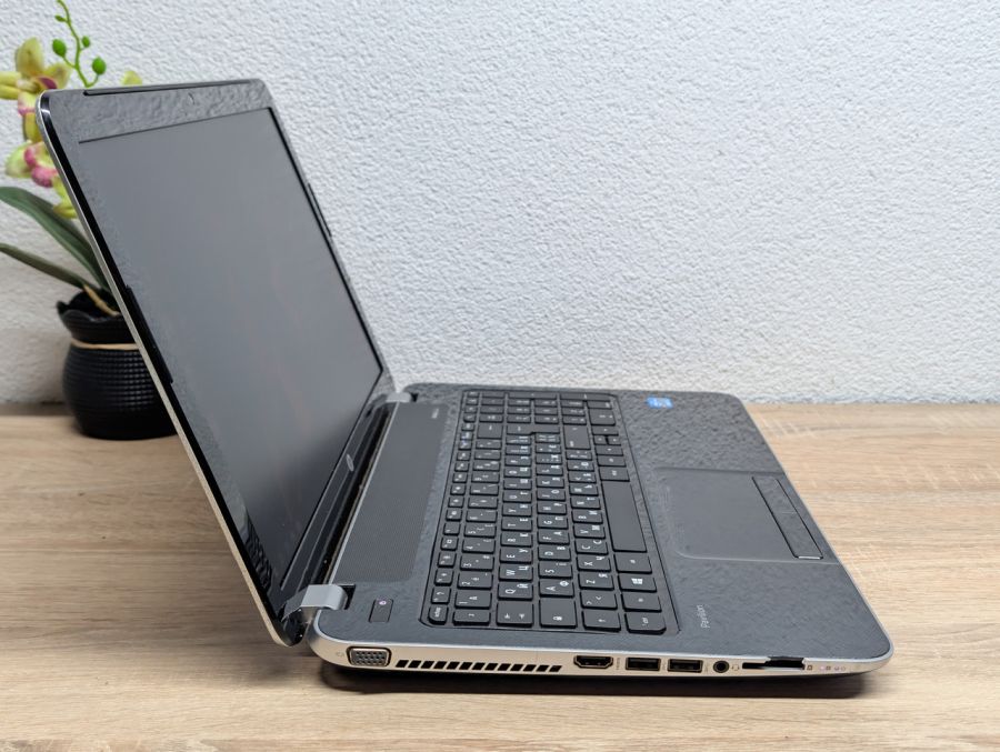 Ноутбук Б/В HP Pavilion 15, AMD A4-5000M, DDR3 8GB, SSD 120GB, AMD Radeon HD 8330, 15.6" HD [ProductHub SKU HP920]