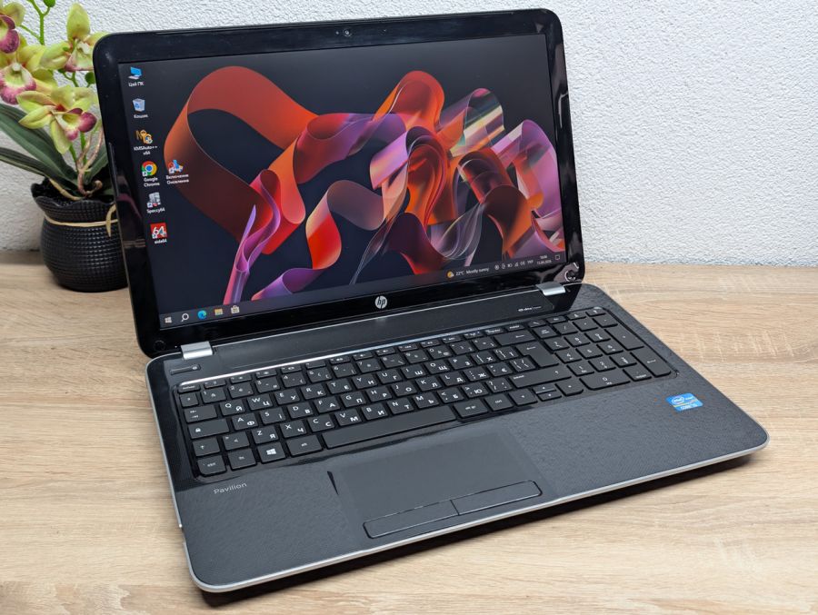 Ноутбук Б/В HP Pavilion 15, AMD A4-5000M, DDR3 8GB, SSD 120GB, AMD Radeon HD 8330, 15.6" HD [ProductHub SKU HP920]