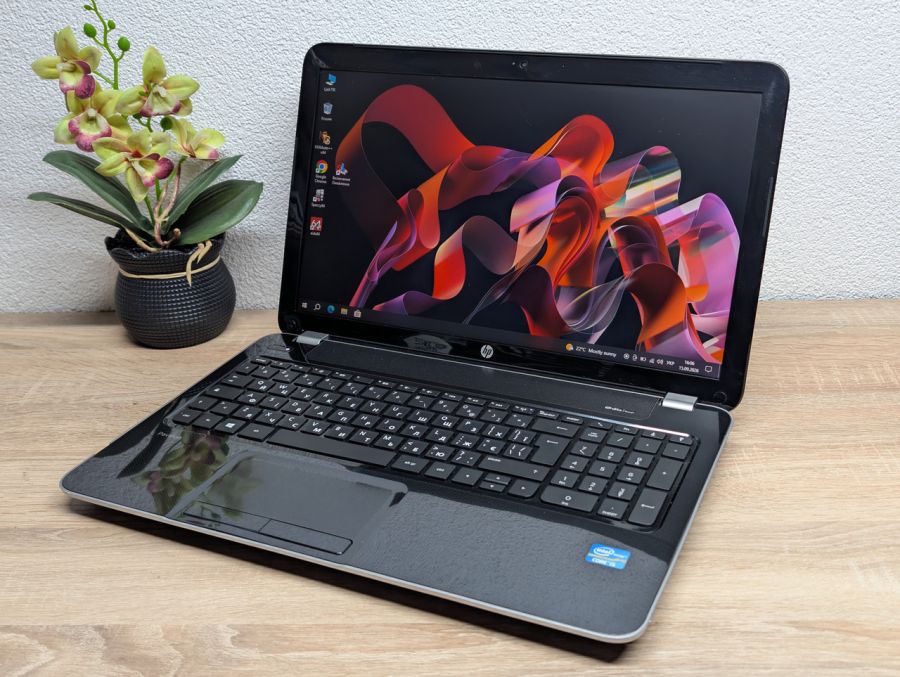 Ноутбук Б/В HP Pavilion 15, AMD A4-5000M, DDR3 8GB, SSD 120GB, AMD Radeon HD 8330, 15.6" HD [ProductHub SKU HP920]