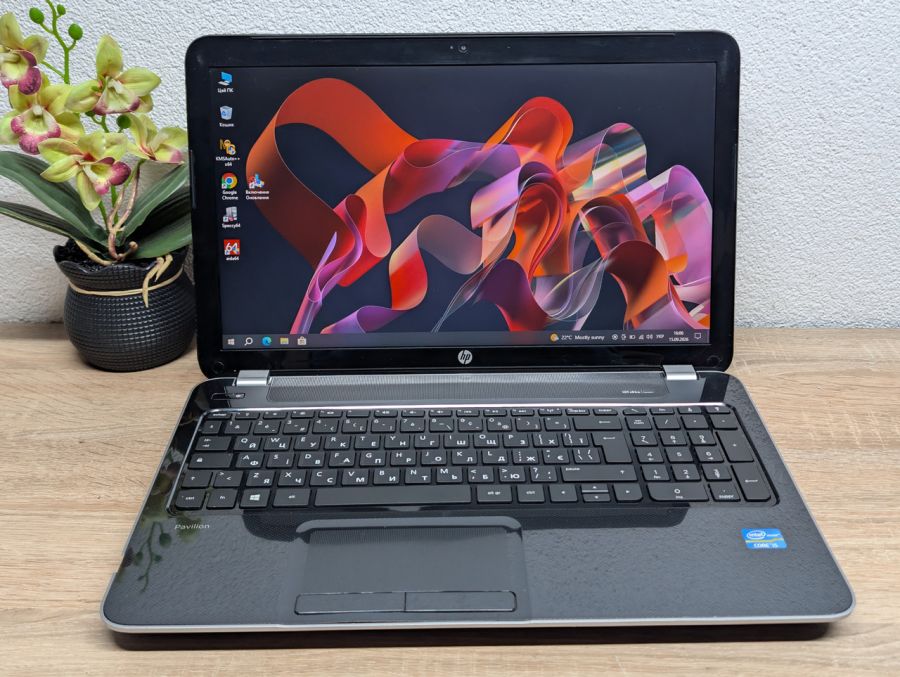 Ноутбук Б/В HP Pavilion 15, AMD A4-5000M, DDR3 8GB, SSD 120GB, AMD Radeon HD 8330, 15.6" HD [ProductHub SKU HP920]