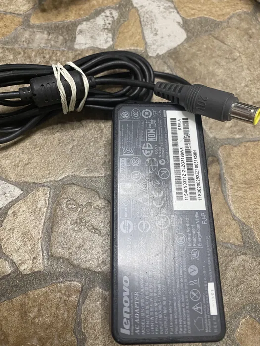 Б/В Lenovo 65w, 7,9x5,5