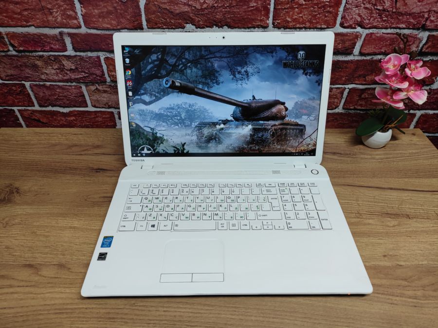 Ноутбук Б/В Toshiba C70, Intel Core i3-4005U, DDR3 8 GB, SSD 256GB, 17.3" HD