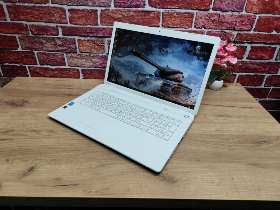 Ноутбук Б/В Toshiba C70, Intel Core i3-4005U, DDR3 8 GB, SSD 256GB, 17.3" HD