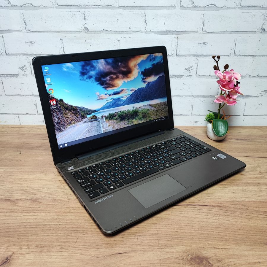 Ноутбук Б/В Medion E6415, Intel Core i3-5005U, DDR3 8 GB, SSD 128GB, 15.6" HD