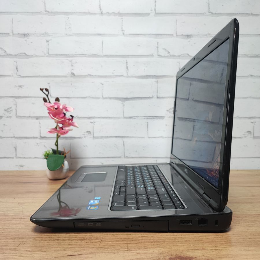 Ноутбук Б/В Dell N7010, Intel Core i5-460M, DDR3 8 GB, SSD 128GB, AMD Radeon HD 5000, 17.3" HD