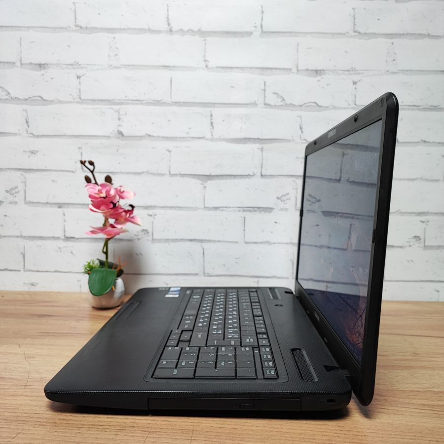 Ноутбук Б/В Toshiba C670-11M, Intel Pentium P6200, DDR3 8GB, SSD 128GB, 17" HD