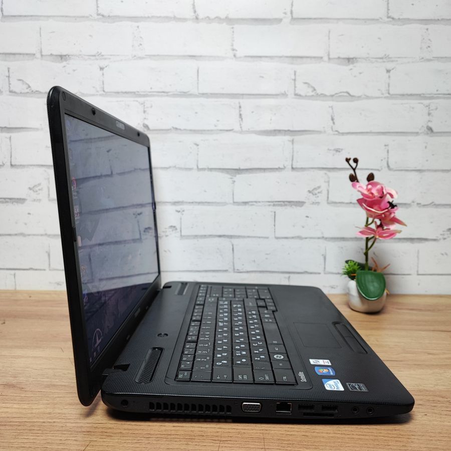 Ноутбук Б/В Toshiba C670-11M, Intel Pentium P6200, DDR3 8GB, SSD 128GB, 17" HD