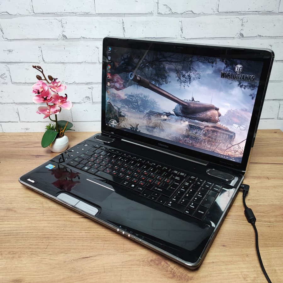 Ноутбук Б/В Toshiba Satellite P500-1D7, Intel Core i7-740QM, DDR3 8 GB, HDD 500GB, NVIDIA GeForce 330M, 17.3"