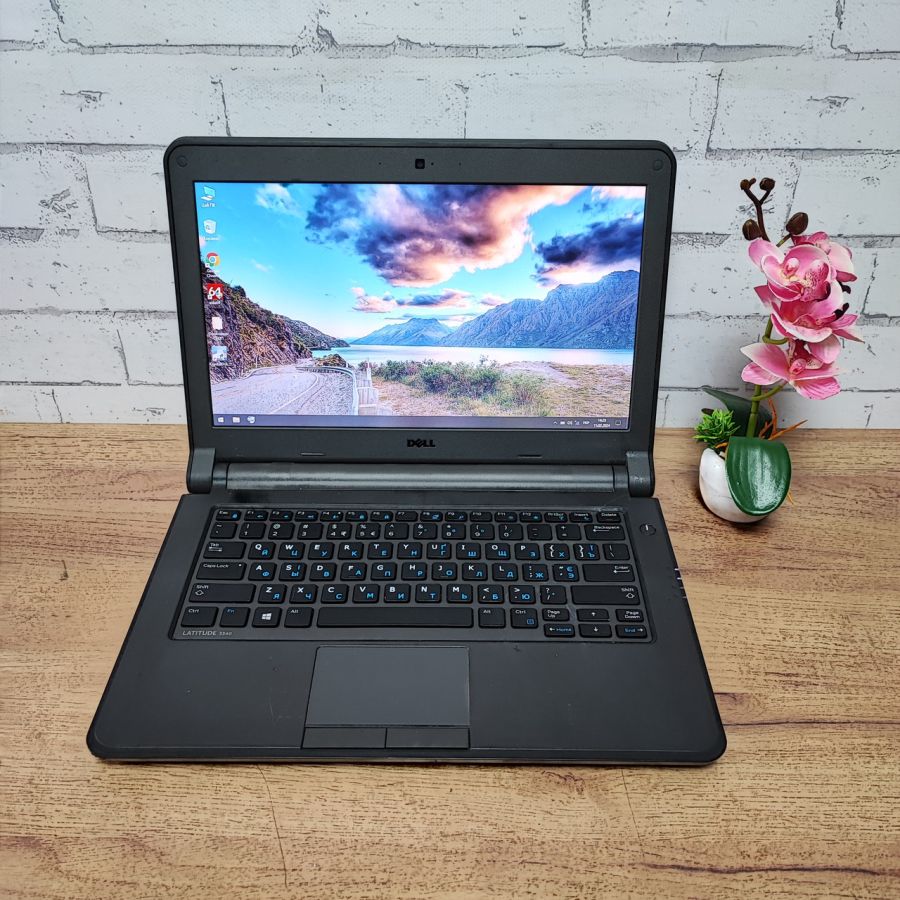 Ноутбук Б/В Dell Latitude 3340, Intel Core i3-4010U, DDR3 8 GB, SSD 128GB, 13.3" HD