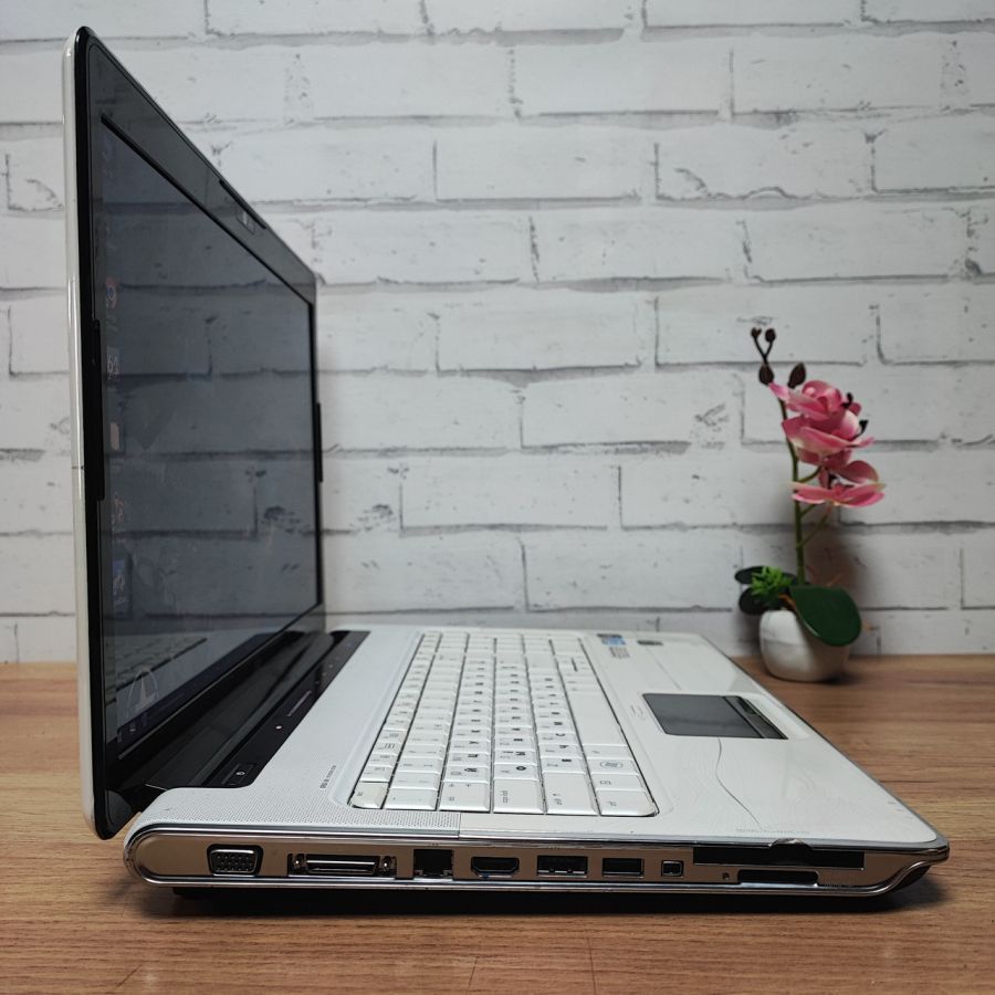 Ноутбук Б/В HP Pavilion dv7, Intel Core i7-720QM, DDR3 8 GB, SSD 256GB, NVIDIA GeForce GT 230M, 15.6"