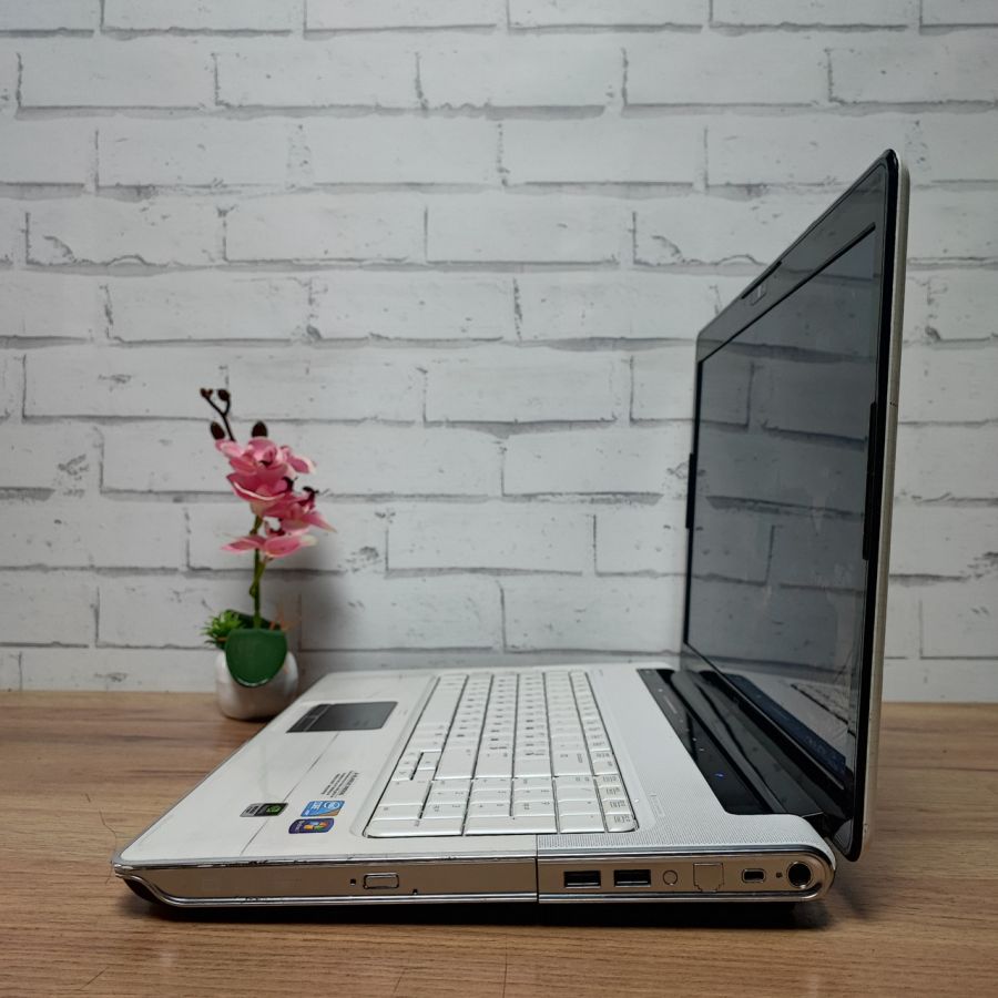 Ноутбук Б/В HP Pavilion dv7, Intel Core i7-720QM, DDR3 8 GB, SSD 256GB, NVIDIA GeForce GT 230M, 15.6"