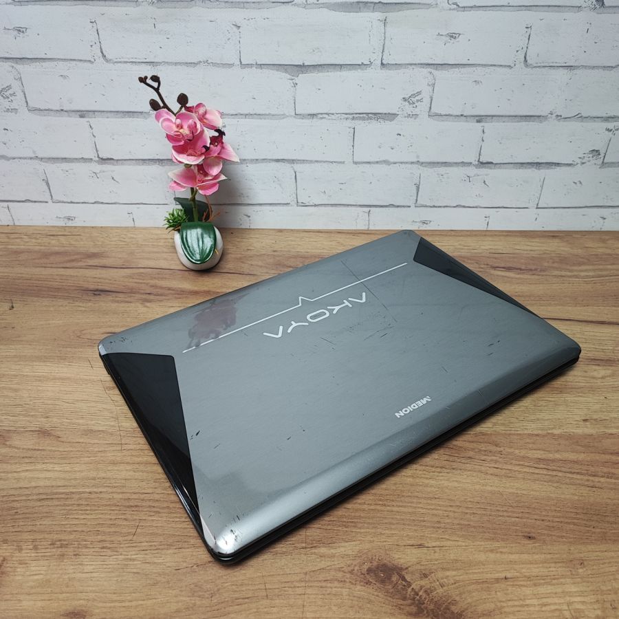 Ноутбук Б/В Medion Akoya P7614, Intel Pentium T4500M, DDR2 4 GB, SSD 64GB + HDD 500GB, NVIDIA GeForce G210M, 17.3"
