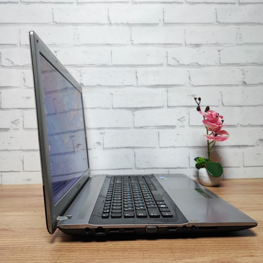 Ноутбук Б/В Samsung RV711, Intel Core i5-480M, DDR3 8 GB, SSD 128GB, NVIDIA GeForce 315M, 17.3"