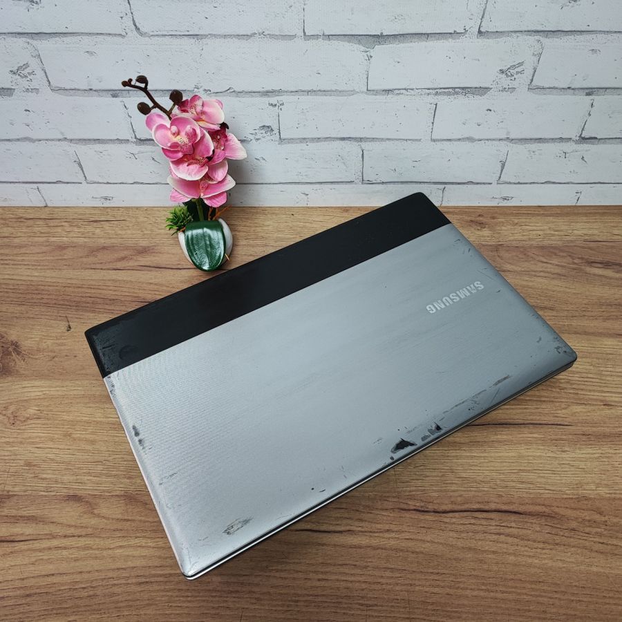 Ноутбук Б/В Samsung RV711, Intel Core i5-480M, DDR3 8 GB, SSD 128GB, NVIDIA GeForce 315M, 17.3"
