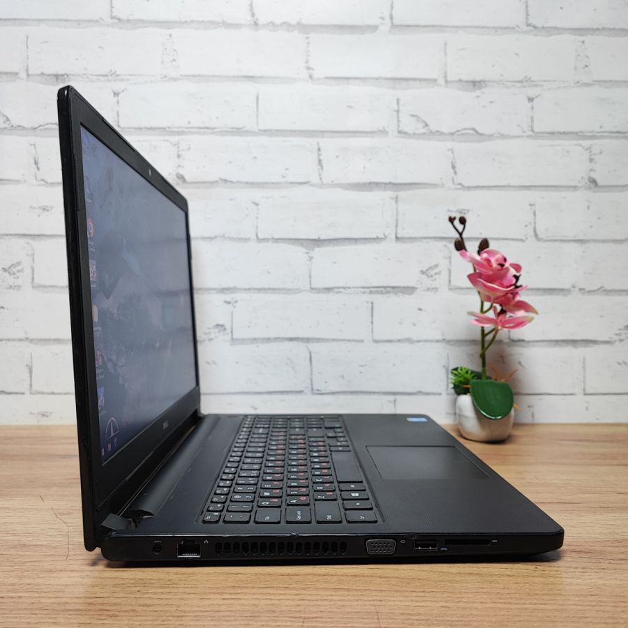 Ноутбук Б/В Dell Vostro 3558, Intel Core i3-5005U, DDR3 8 GB, SSD 128GB, 15.6" HD