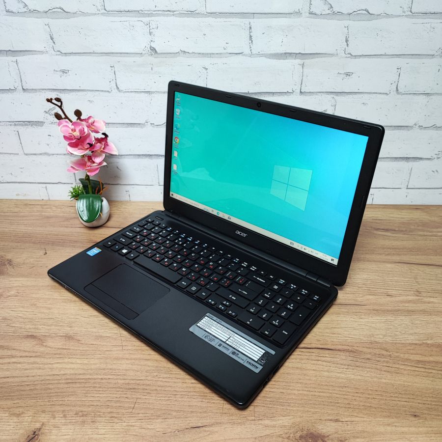 Уцінка! Ноутбук Б/В Acer Aspire E1-572, Intel Core i5-4200U, DDR3 8 GB, SSD 256GB, 15.6" HD