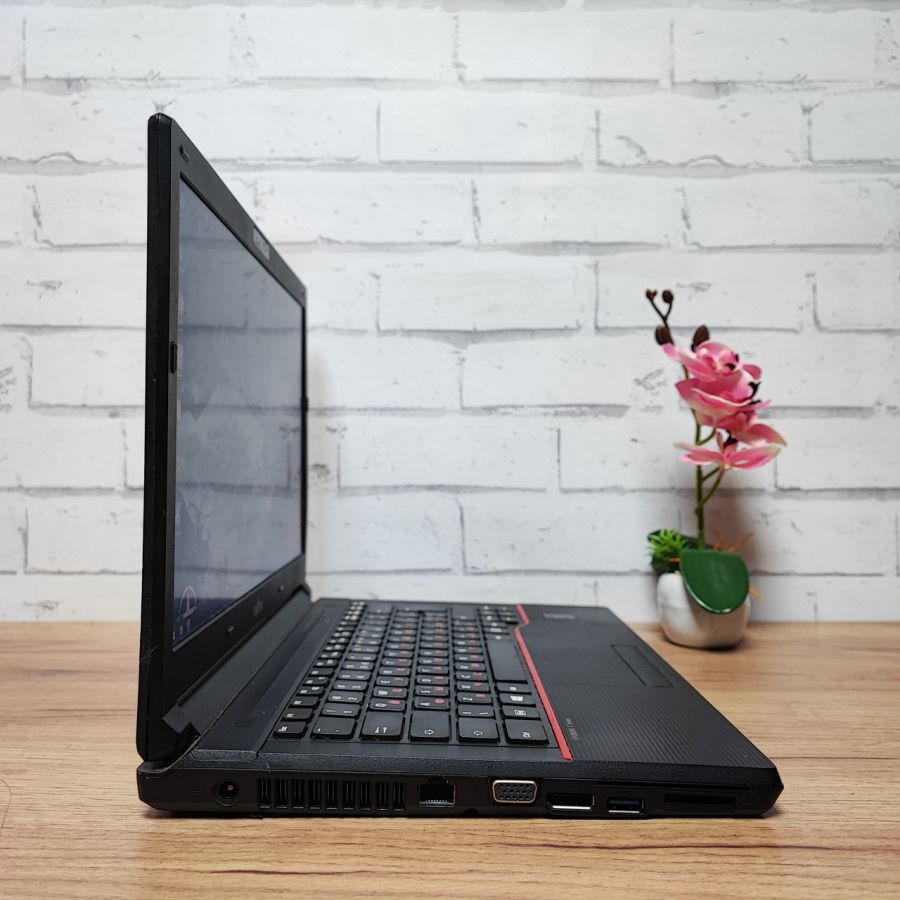 Ноутбук Б/В Fujitsu E544, Intel Core i5-4310M, DDR3 8 GB, SSD 256GB, 14" HD