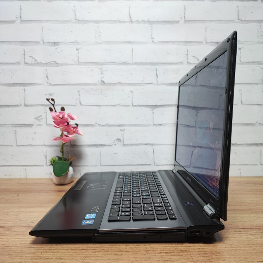 Ноутбук Б/В Samsung RC730, Intel Core i7-2630QM, DDR3 8 GB, SSD 256GB, NVIDIA GeForce GT 540M 1Gb, 17.3"