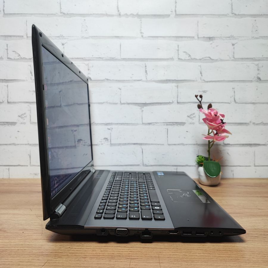 Ноутбук Б/В Samsung RC730, Intel Core i7-2630QM, DDR3 8 GB, SSD 256GB, NVIDIA GeForce GT 540M 1Gb, 17.3"