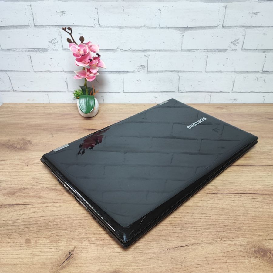 Ноутбук Б/В Samsung RC730, Intel Core i7-2630QM, DDR3 8 GB, SSD 256GB, NVIDIA GeForce GT 540M 1Gb, 17.3"