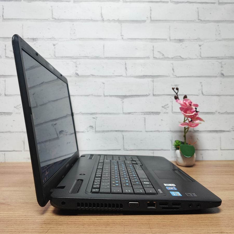 Ноутбук Б/В Toshiba Satellite C670-11N, Intel Core i3-380M, DDR3 8 GB, HDD 1TB, 17.3" HD
